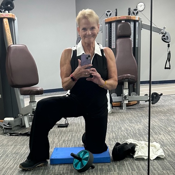 Meet your Posher, Jen - Picture 2 of 2